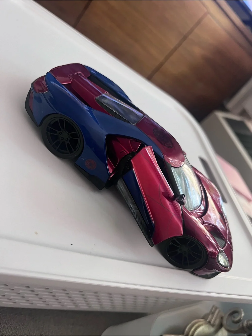 Jada Toys Marvel Spider-Man 2017 Ford GT Diecast Car 1:24 Scale Collectors Item